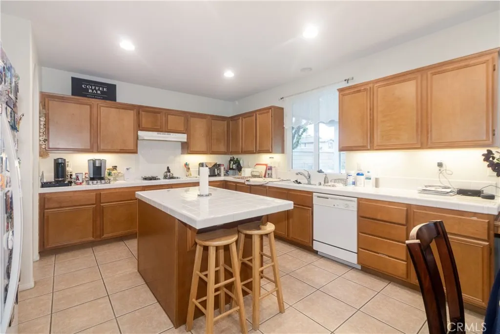 27566 Rockwood, Moreno Valley, California 92555 home-pic-9